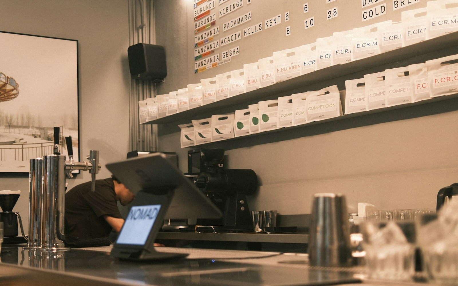 Traveller working on a laptop at an outdoor café, already connected on a Phú Quốc eSIM